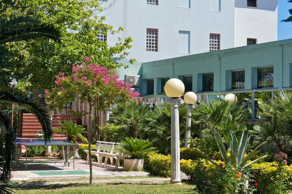 Hotel Garden Cattolica Exterior photo