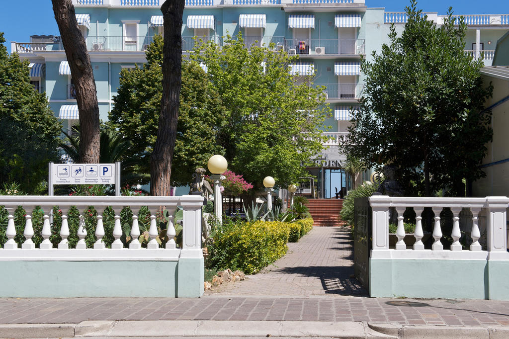 Hotel Garden Cattolica Exterior photo