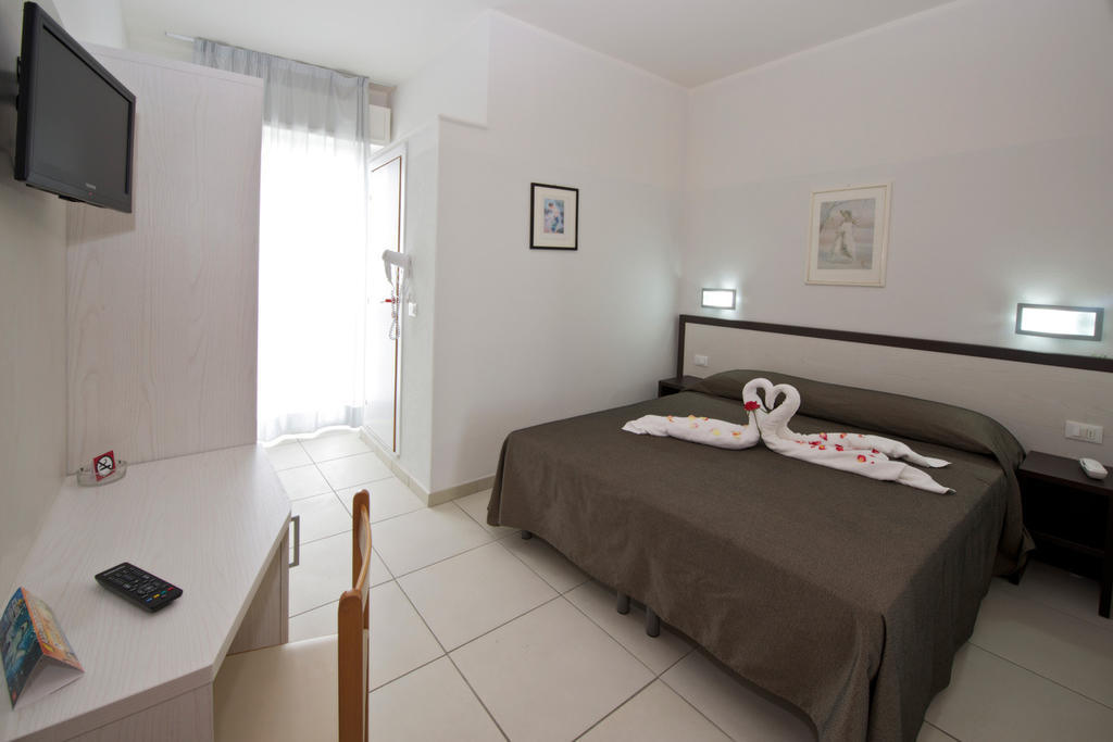 Hotel Garden Cattolica Exterior photo