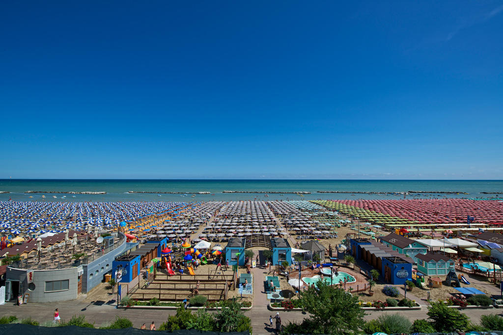 Hotel Garden Cattolica Exterior photo